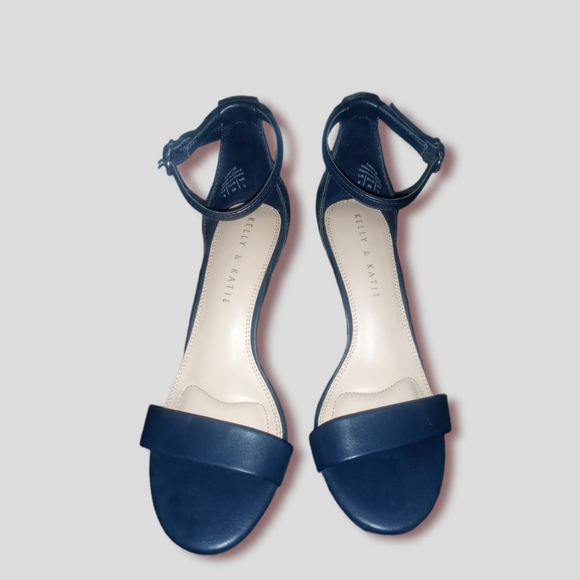 Heels - Picture 3 of 4